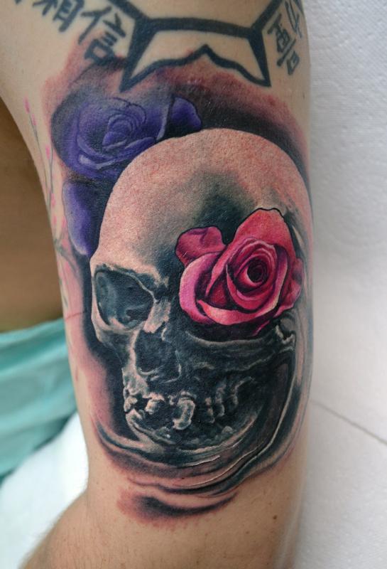 Smokey Skull by Alan Aldred Tattoos