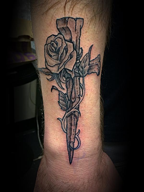 Tattoo Cross With Roses