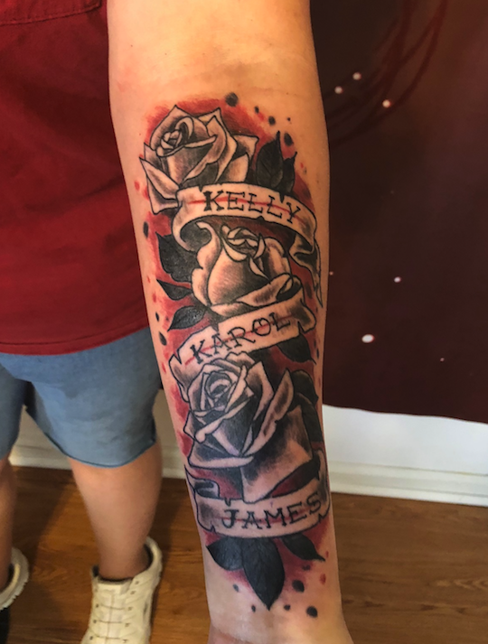 name tattoos with roses
