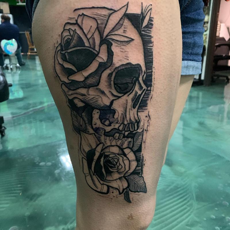 Daddy Jacks Body Studio : Tattoos : Body Part Leg : Skull with Roses