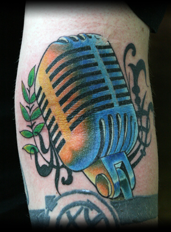 microphone tattoo | Microphone tattoo, Tattoos with meaning, Music tattoos