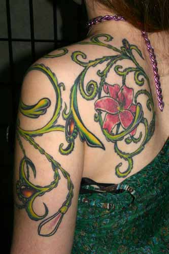 Flower and vine done by Ali Thomas at Brightside Tattoo in Spokane, Wa : r/ tattoos