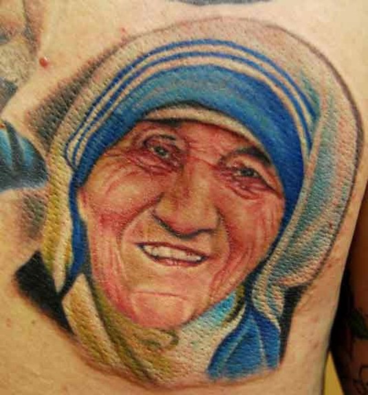 👩🏻 🙏🏻⚡👏 Mother Teresa Artist: @tsoietsoie Country: RO  ——————————————————————— ⚜️FOLLOW⚜️ @skingiants for daily tattoos! Sharing  only the best tattoos Artis…