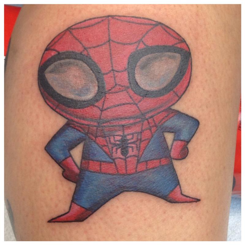 Divertidas Imágenes de Spiderman Chibi  Spiderman chibi Tatuaje de  araña Arte del hombre araña