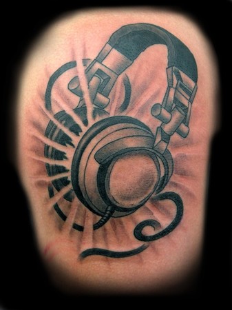 Tattoo uploaded by Walter Gandini • #tattoo #headphones • Tattoodo