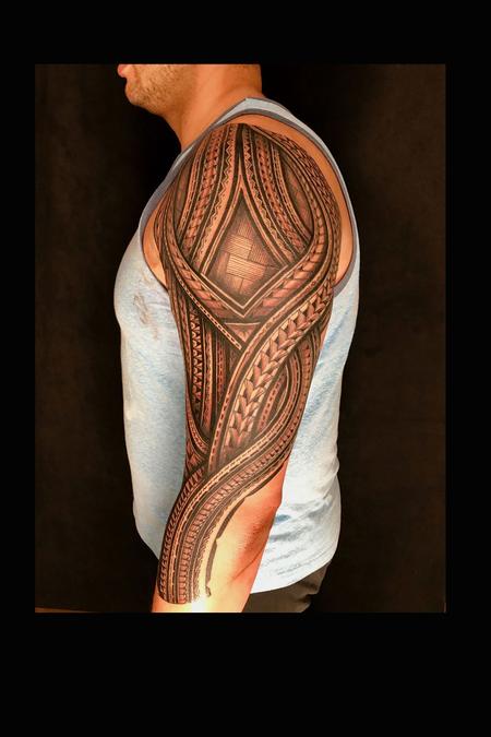 POLYNESIAN INSPIRED TATTOO - Simon Tattoo working at Noble Blood Tattoo