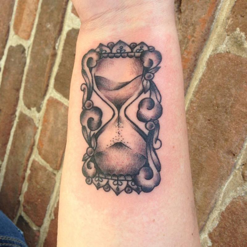 160 Beautiful Hourglass Tattoos Designs With Meaning 2023   TattoosBoyGirl