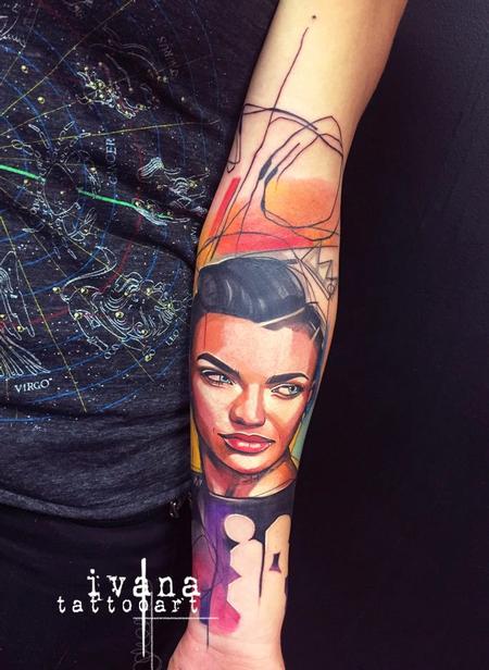Ruby Rose covers her tattoos with make-up - beautyheaven