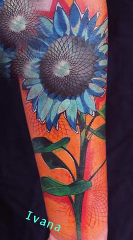 Sunflowers. Side of thigh. @kustomthrills #sunflower #sunflowertattoo  #traditionaltattoos | Instagram