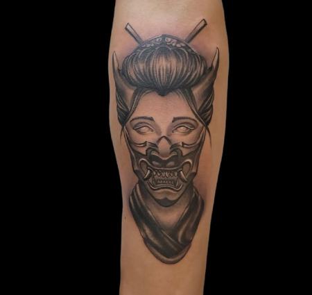 gas mask girl tattoo by Mehdi Rasouli broken tooth tattoos | Böse tattoos,  Gasmaske tattoo, Gasmaske kunst