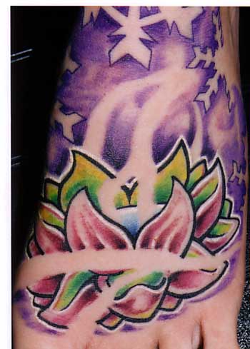 Sutattoo Sumithra Debi - Fine line lotus tattoo #sutattoo🇸🇬 #sutattoo🇫🇴  #gurkhatattoofamily🇸🇬 #exotictattoopiercingsg🇸🇬 | Facebook