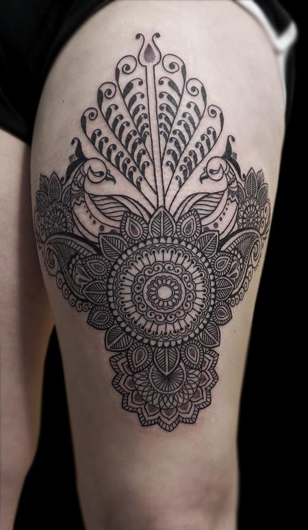 Gorgeous dotwork mandala tattoo on the back - Tattoogrid.net