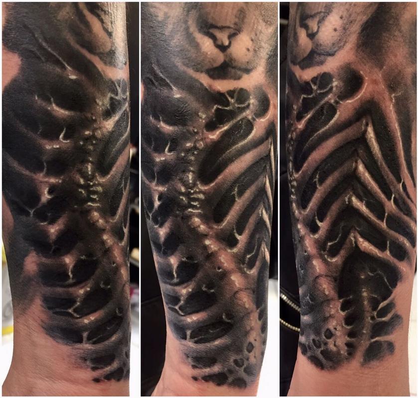 Spine tattoo by geometricatester ivanhack   Instagram