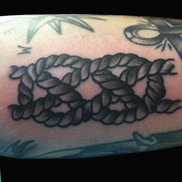 Hangmans knot tattoo on the shoulder  Tattoogridnet