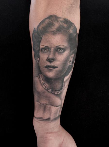 Portrait of Scoop's Grandma by Liz Cook: TattooNOW