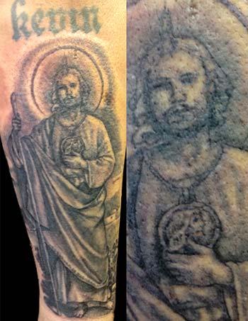 3D san judas forearm tattoo black and grey  Tatuajes religiosos Diseños  de tatuaje de alas Tatuajes