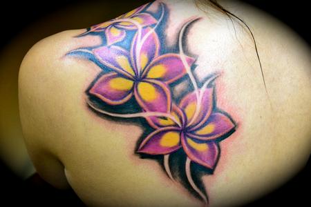 Tiny frangipani for Kat done in single needle ♡ . . . #tattoo #flowertattoo  #tattooart #balitattoo #bali #canggu #canggutattoo #bandung… | Bali