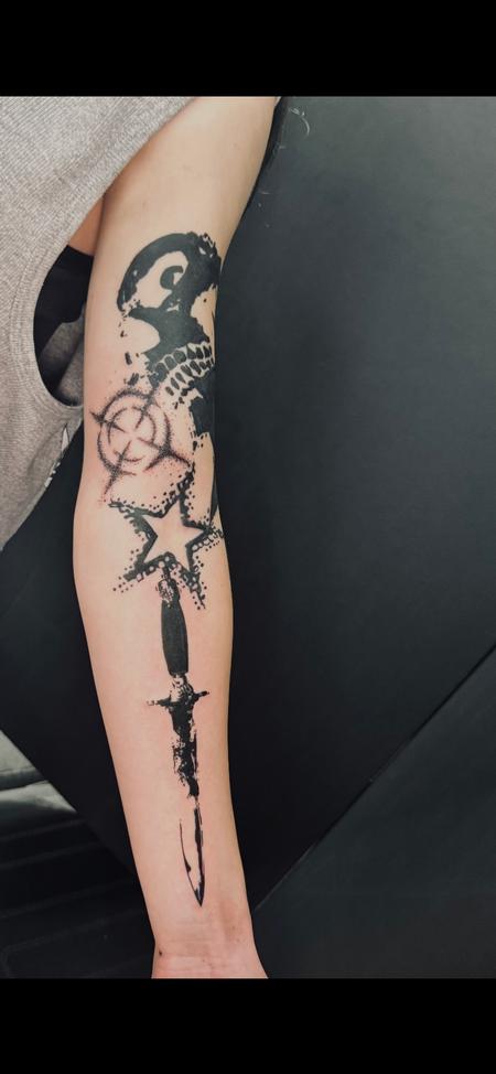 Izzy Tattoo Artist - Done by Izzy 