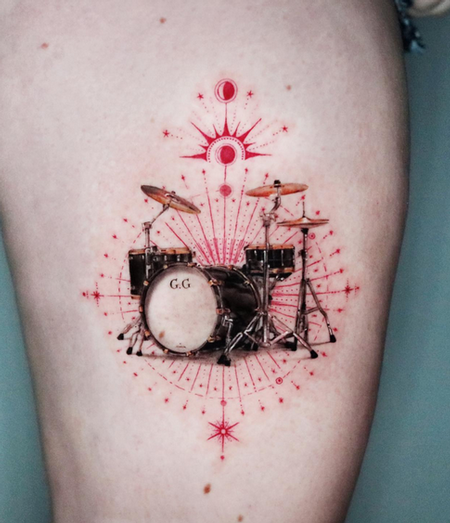 New London Ink - Little Djembe drum done by Elisha Schauer. Follow her on  IG @elisha.schauer.tattoo #dotworktattoo #pointalismtattoo #newlondonink  #tattooedgirls #girlswithtattoos #ladytattooers #cttattoo #cttattooartist  #newlondonct #djembe ...
